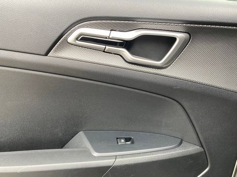 Used 2024 Kia Sportage LX image 11