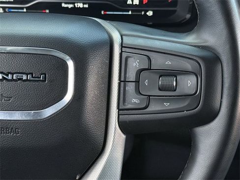 Used 2023 GMC Yukon Denali image 16