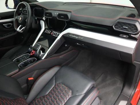 Used 2021 Lamborghini Urus image 18