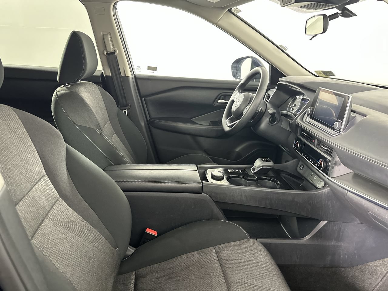 Used 2024 Nissan Rogue SV AWD/4WD image 12