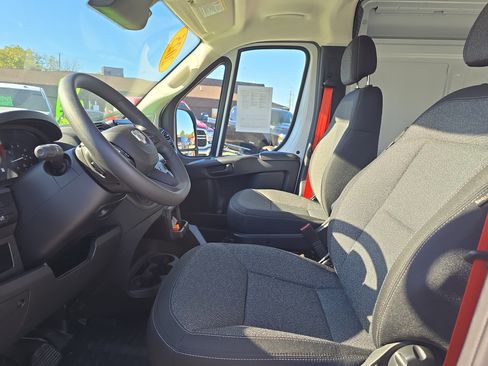 Used 2025 RAM ProMaster 2500 w/ Convenience Group image 12