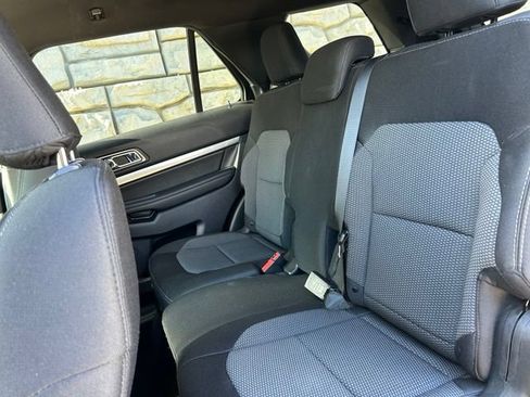 Used 2019 Ford Explorer XLT w/ Equipment Group 201A AWD/4WD image 9