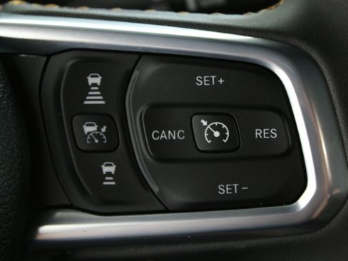 Used 2024 Jeep Wrangler Unlimited Sahara AWD/4WD image 17