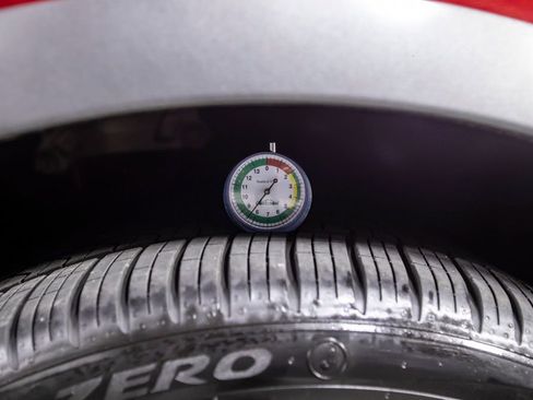 Used 2021 Jaguar F-PACE SVR image 46