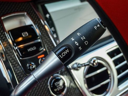 Used 2019 Rolls-Royce Dawn image 33