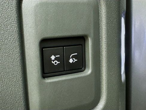 Used 2022 Land Rover Defender 90 X-Dynamic S AWD/4WD image 30