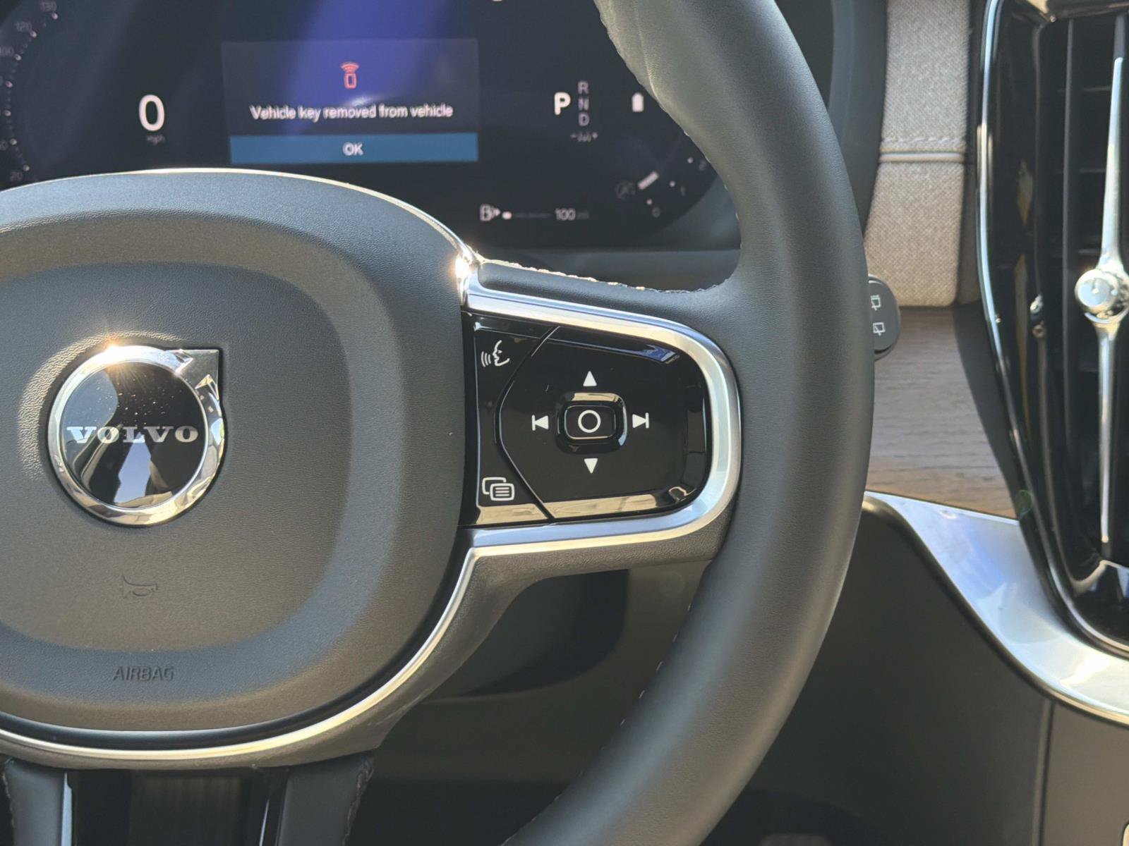 New 2027 Volvo XC90 B6 Plus AWD/4WD image 9