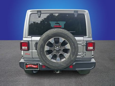 Used 2018 Jeep Wrangler Unlimited Sahara w/ Cold Weather Group AWD/4WD image 5