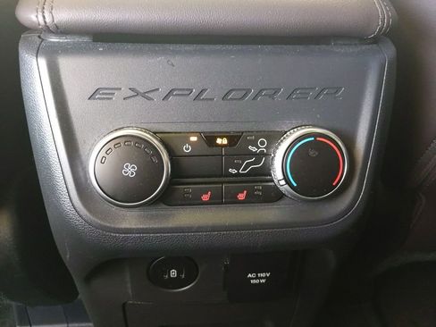 Used 2025 Ford Explorer Platinum AWD/4WD image 18