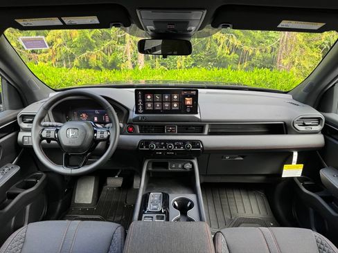 New 2026 Honda Pilot Sport image 5