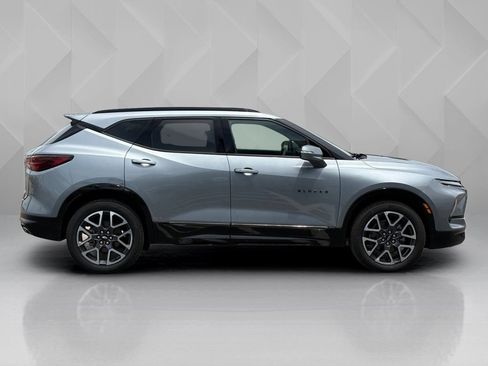 Used 2025 Chevrolet Blazer RS FWD image 4