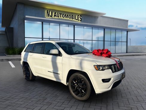 Used 2020 Jeep Grand Cherokee Altitude image 1