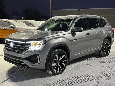 Used 2024 Volkswagen Atlas SEL Premium R-Line image 2