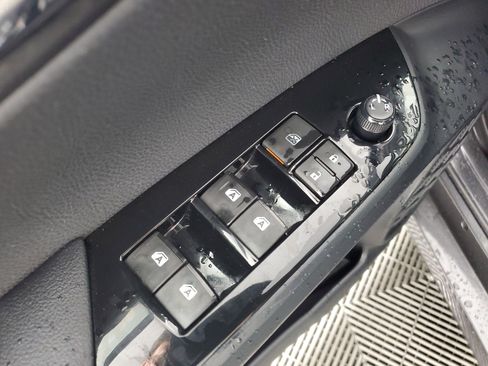 Used 2017 Toyota Prius Prime Advanced image 28