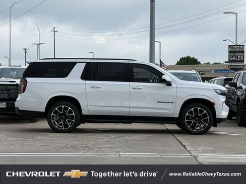 Used 2023 Chevrolet Suburban RST AWD/4WD image 5