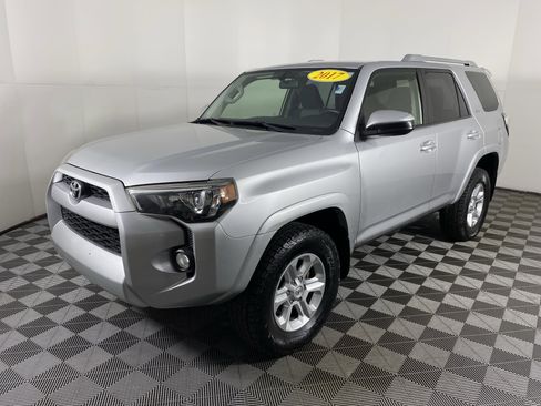 Used 2017 Toyota 4Runner SR5 image 9