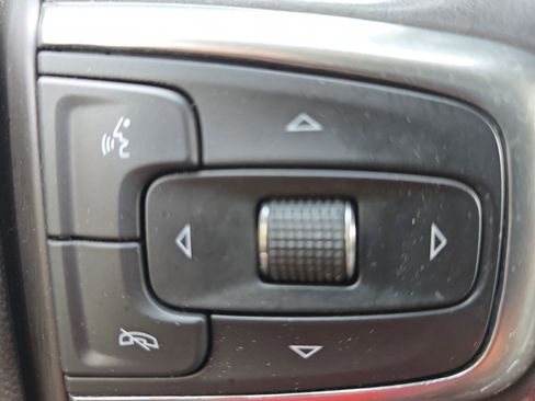 Used 2022 Chevrolet Suburban LT w/ Luxury Package image 18