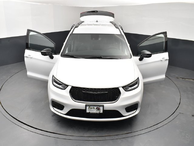 New 2026 Chrysler Pacifica Select w/ S Appearance Package AWD/4WD image 26