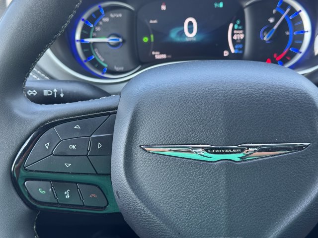 Certified 2024 Chrysler Pacifica Limited FWD image 24