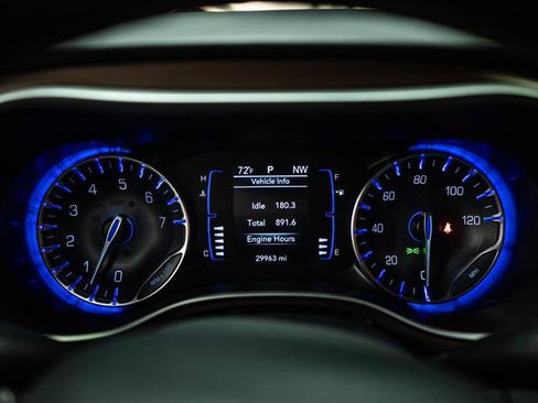 Used 2024 Chrysler Voyager LX image 17