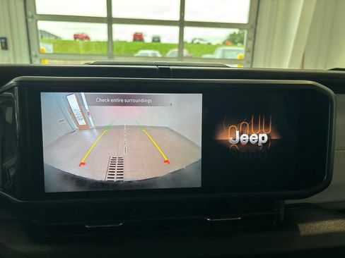 Used 2025 Jeep Wrangler Unlimited Sport AWD/4WD image 15