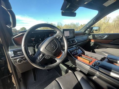 Used 2020 Lincoln Navigator Standard image 5