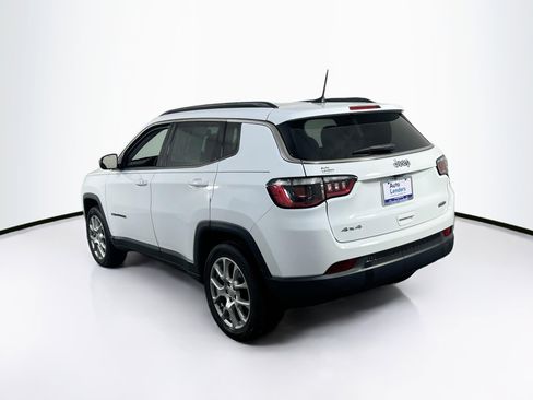 Used 2022 Jeep Compass Latitude AWD/4WD image 7
