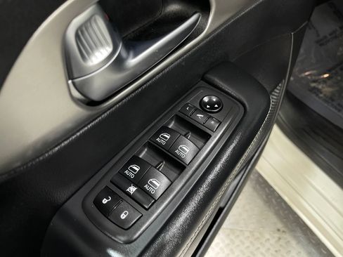 Used 2021 Chrysler Pacifica Limited w/ S Appearance Package AWD/4WD image 16