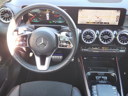 Used 2023 Mercedes-Benz EQB 300 300 image 28