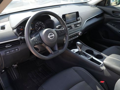 Used 2024 Nissan Altima 2.5 S FWD image 6