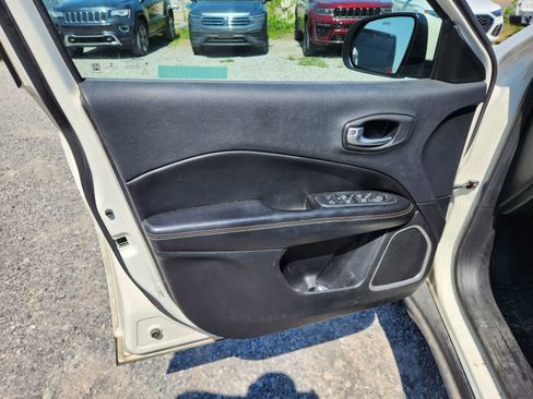 Certified 2018 Jeep Compass Latitude w/ Popular Equipment Group image 16