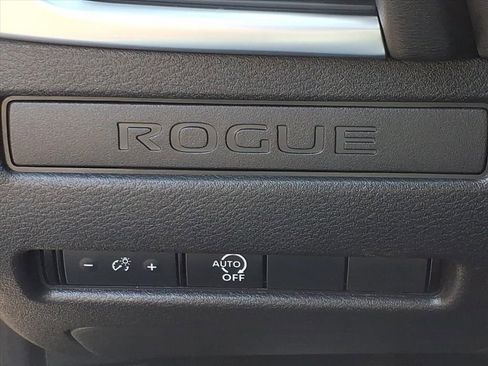 Used 2025 Nissan Rogue S image 26