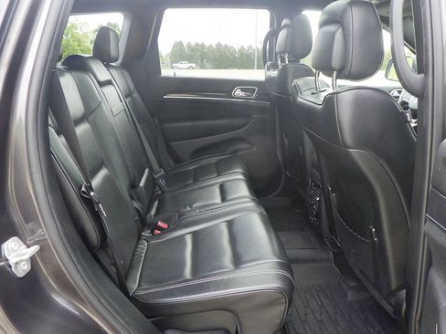 Used 2017 Jeep Grand Cherokee Overland w/ Jeep Active Safety Group AWD/4WD image 19