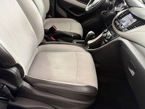 Used 2021 Chevrolet Trax LT FWD image 24