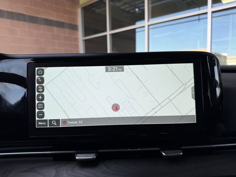 Used 2024 Kia Carnival EX image 22