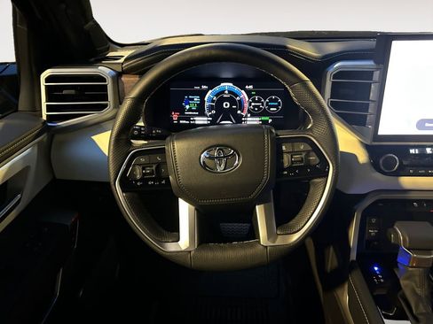 Used 2025 Toyota Sequoia 4WD image 15