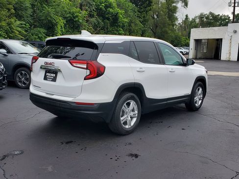 Used 2024 GMC Terrain SLE FWD image 3