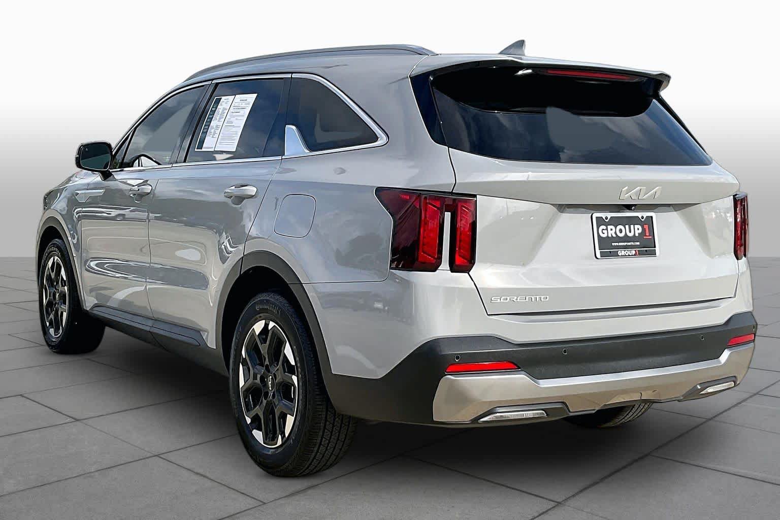 Used 2025 Kia Sorento S w/ Panoramic Sunroof Package FWD image 12