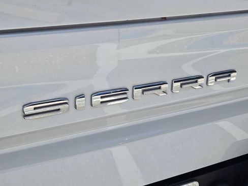 Used 2023 GMC Sierra 1500 SLT w/ SLT Premium Plus Package AWD/4WD image 17