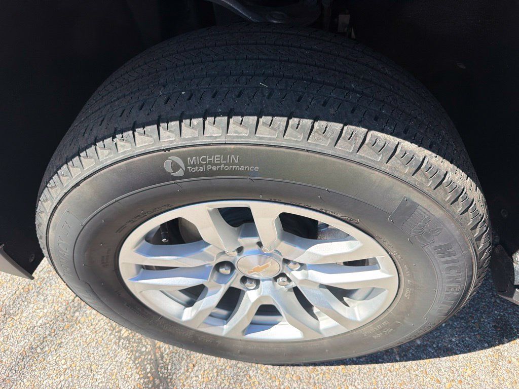 Used 2024 Chevrolet Tahoe LT AWD/4WD image 9