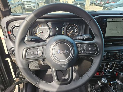 Used 2025 Jeep Wrangler Unlimited Rubicon image 18