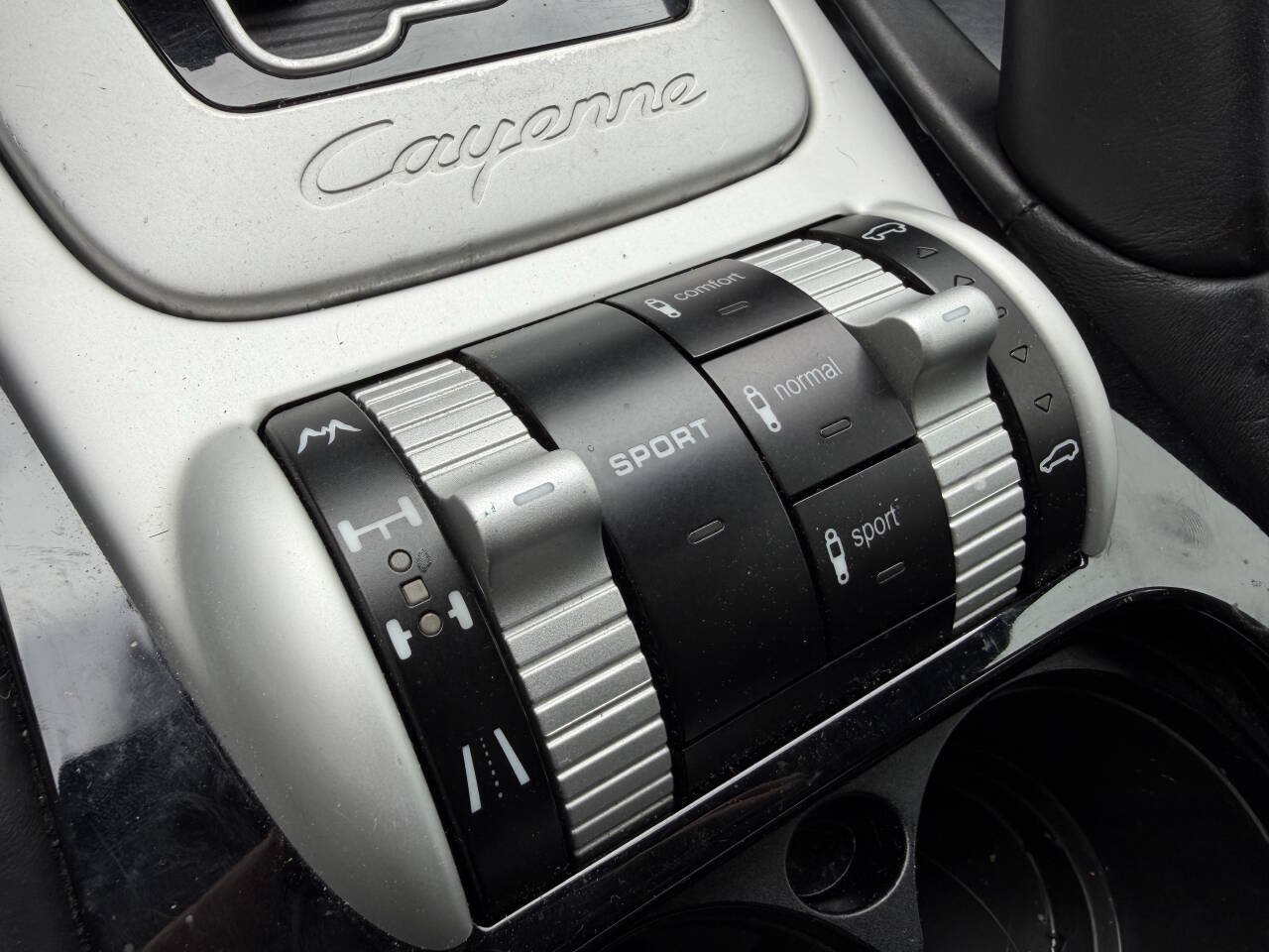 Used 2008 Porsche Cayenne Turbo AWD/4WD image 23