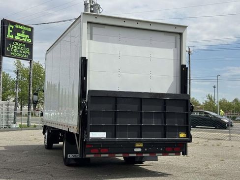 Used 2020 Isuzu NPR RWD image 14