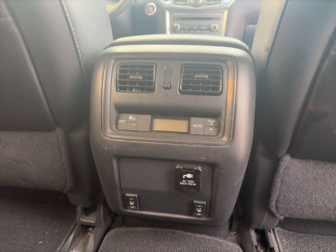 Used 2017 Nissan Pathfinder SL w/ SL Tech Package image 16