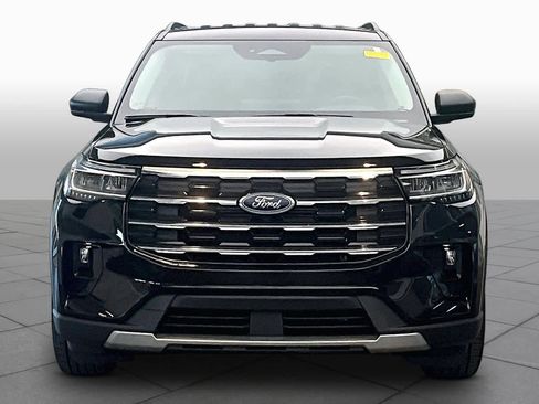 Used 2025 Ford Explorer Active w/ Active Comfort Package RWD image 4