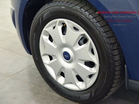 Used 2016 Ford Transit Connect XLT image 31