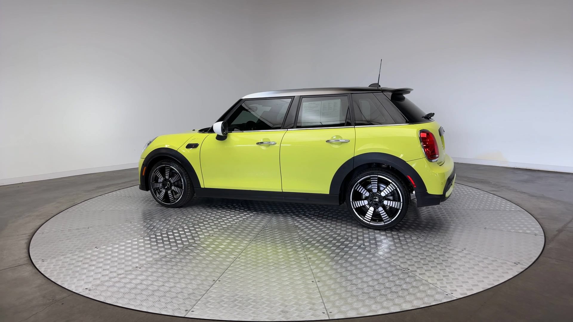Certified 2023 MINI Cooper S FWD image 5