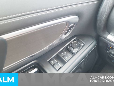 Used 2025 Ford Expedition Platinum AWD/4WD image 34