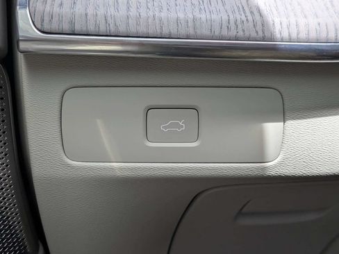 Certified 2025 Volvo XC90 B6 Ultra AWD/4WD image 36