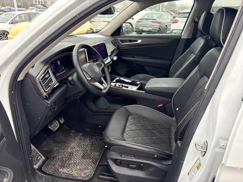 Used 2024 Volkswagen Atlas SEL Premium R-Line image 9